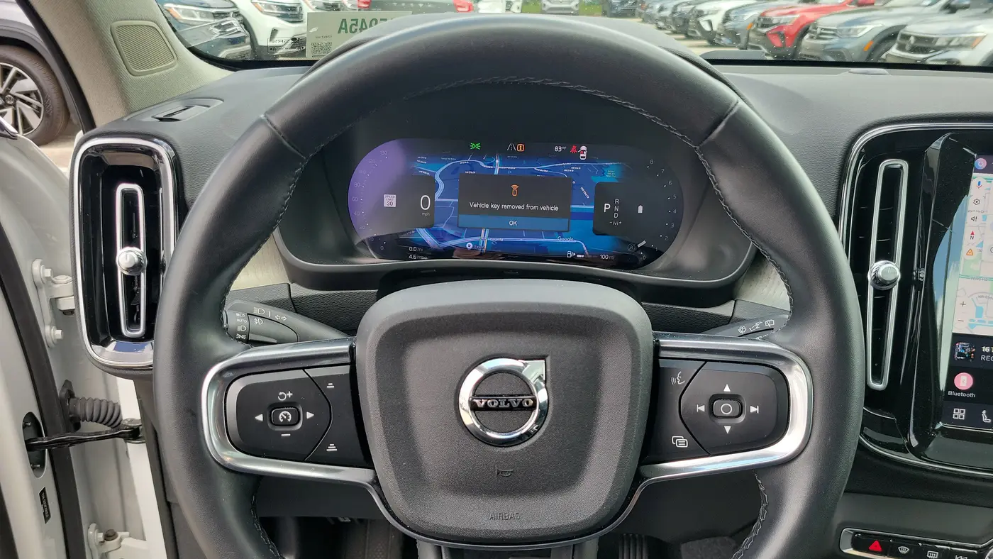 2023 Volvo XC40 B5 Plus Bright Theme