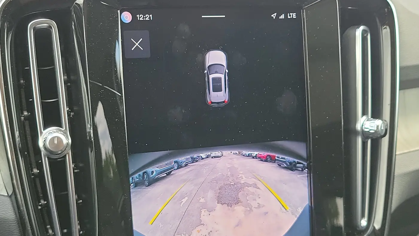 2023 Volvo XC40 B5 Plus Bright Theme