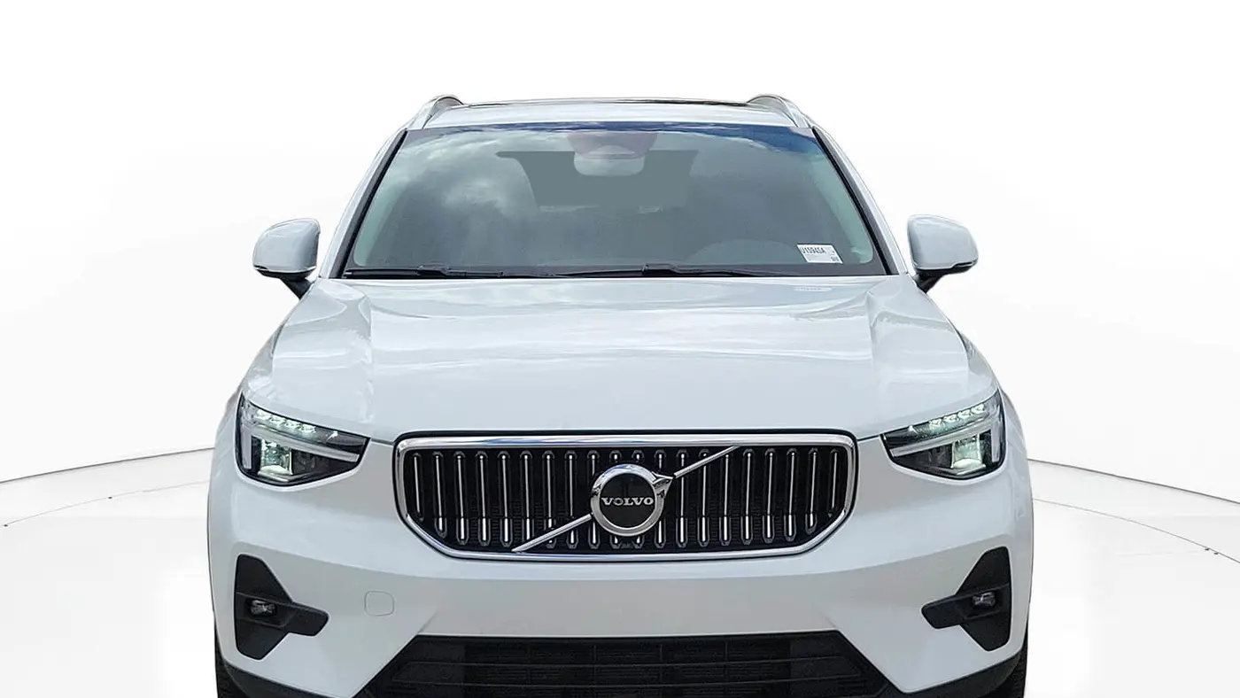 2023 Volvo XC40 B5 Plus Bright Theme