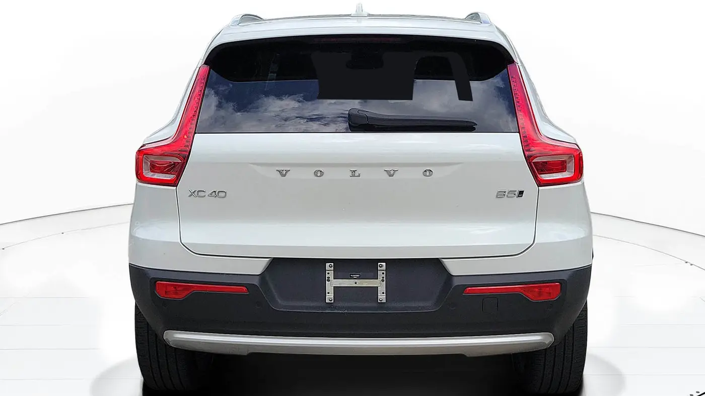 2023 Volvo XC40 B5 Plus Bright Theme