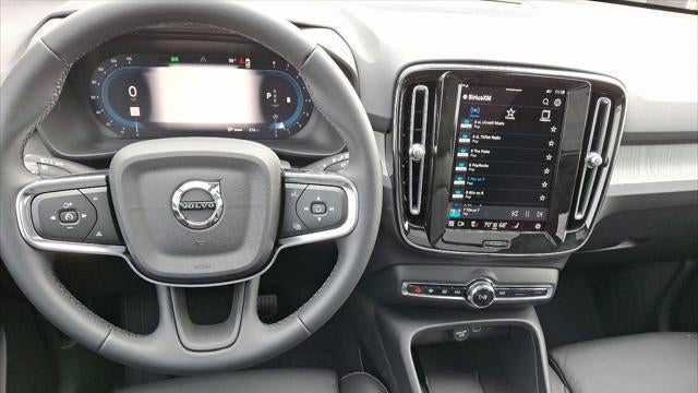 2025 Volvo XC40 B5 Ultra Bright Theme