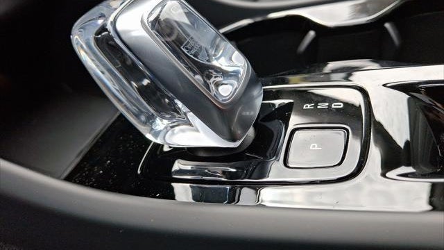 2025 Volvo XC40 B5 Ultra Bright Theme