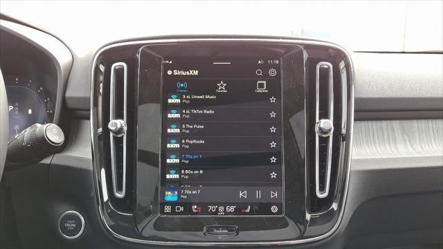 2025 Volvo XC40 B5 Ultra Bright Theme