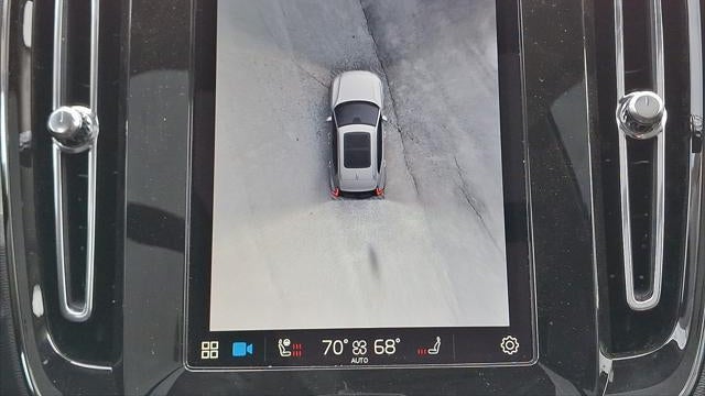 2025 Volvo XC40 B5 Ultra Bright Theme