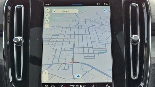 2025 Volvo XC40 B5 Ultra Bright Theme