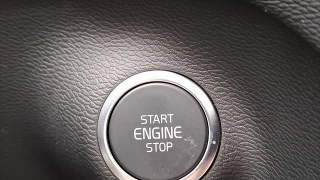 2025 Volvo XC40 B5 Ultra Bright Theme