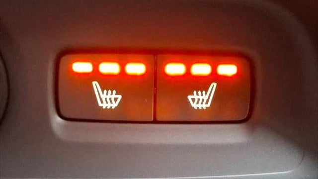 2025 Volvo XC40 B5 Ultra Bright Theme