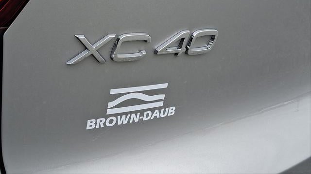 2025 Volvo XC40 B5 Ultra Bright Theme