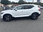 2025 XC40 Thumbnail 4