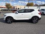 2025 XC40 Thumbnail 4
