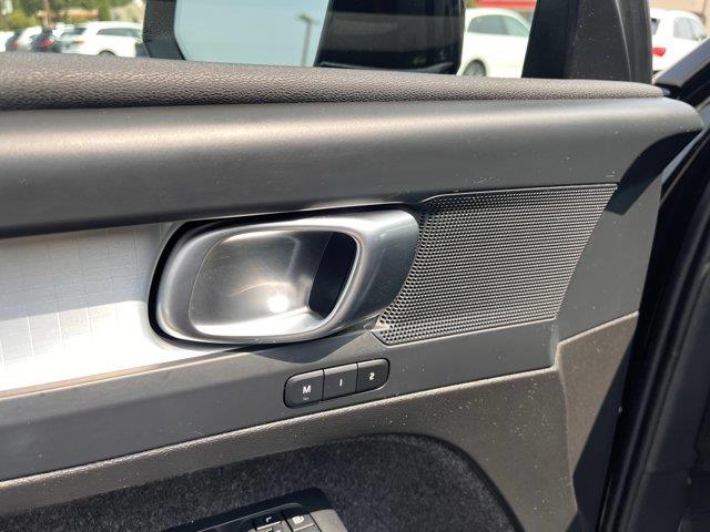 2025 Volvo XC40 - $29,299