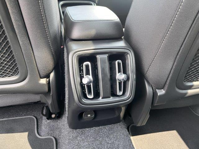 2025 Volvo XC40 - $29,299