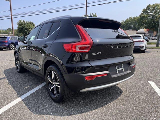 2025 Volvo XC40 - $29,299