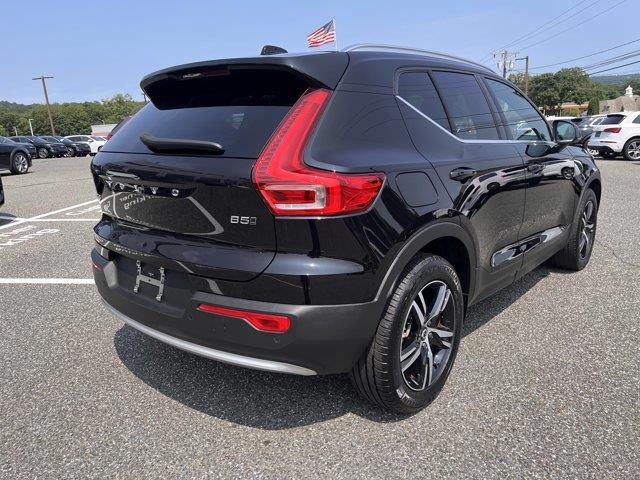 2025 Volvo XC40 - $29,299