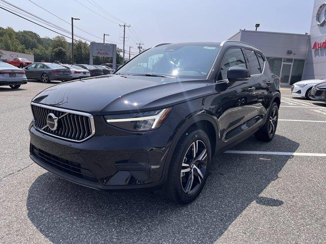 2025 Volvo XC40 - $29,299