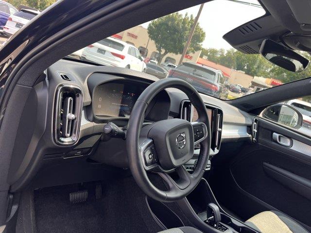 2025 Volvo XC40 - $29,299