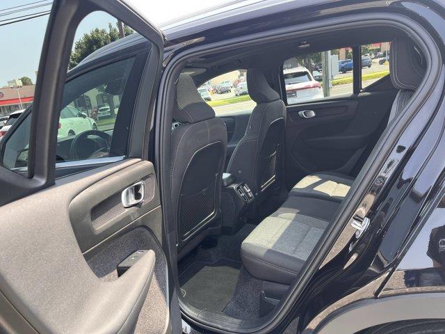 2025 Volvo XC40 - $29,299