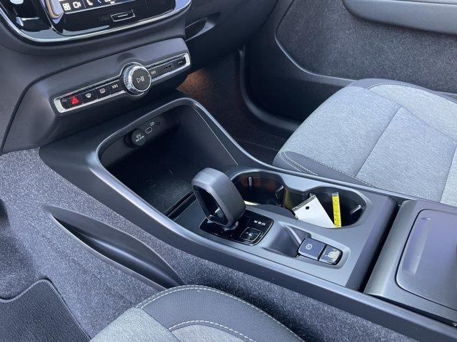 2025 Volvo XC40 - $28,899