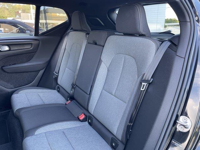 2025 Volvo XC40 - $28,899