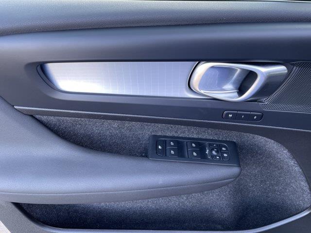 2025 Volvo XC40 - $28,899