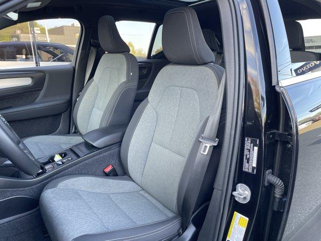 2025 Volvo XC40 - $28,899