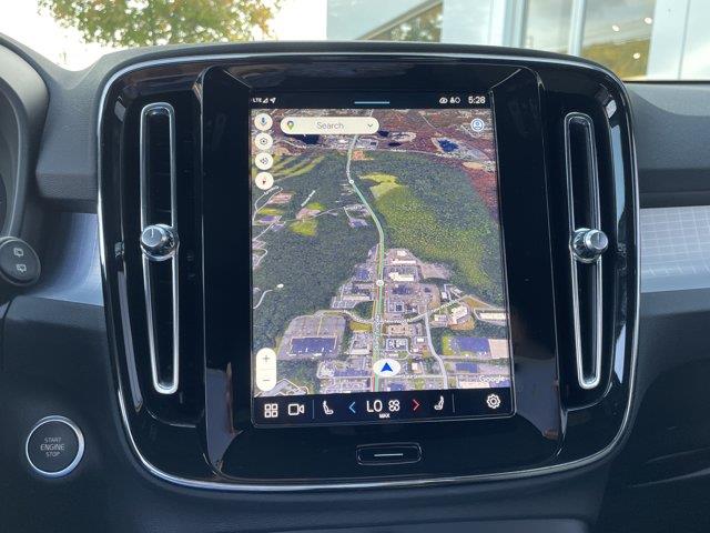 2025 Volvo XC40 - $28,899