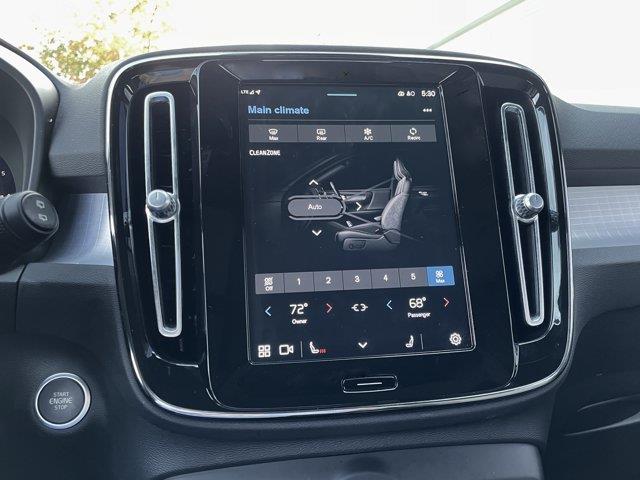 2025 Volvo XC40 - $28,899