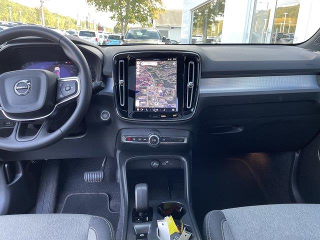 2025 Volvo XC40 - $28,899