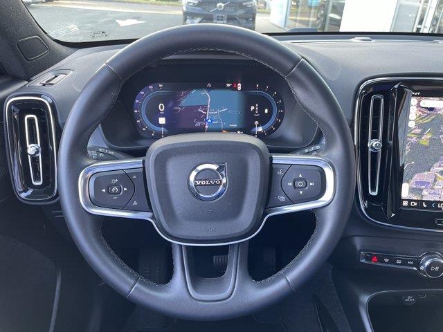2025 Volvo XC40 - $28,899