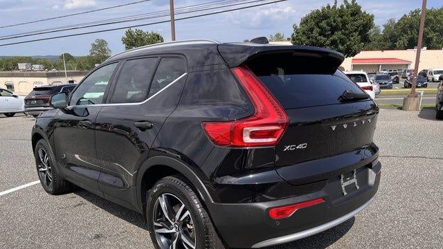 2025 Volvo XC40 B5 Core Bright Theme