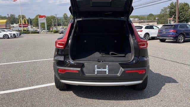 2025 Volvo XC40 B5 Core Bright Theme