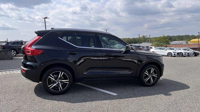 2025 Volvo XC40 B5 Core Bright Theme