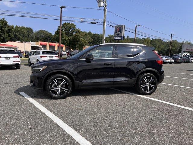 2025 Volvo XC40 - $29,299