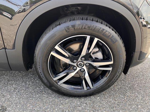 2025 Volvo XC40 - $29,299