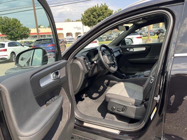 2025 Volvo XC40 - $29,299