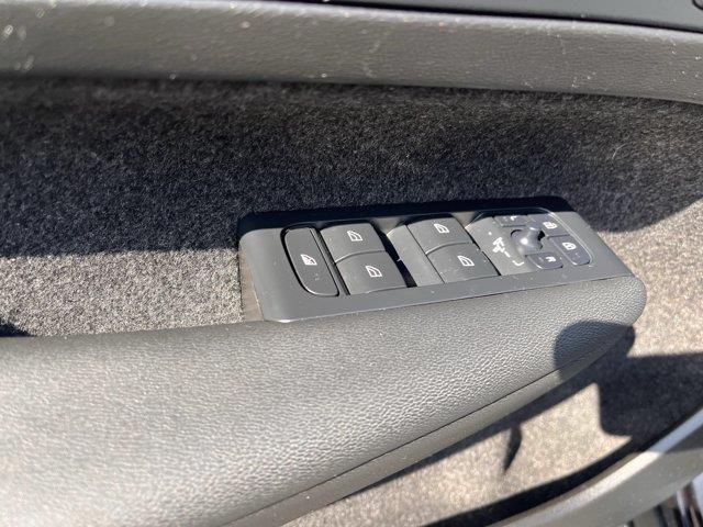 2025 Volvo XC40 - $29,299