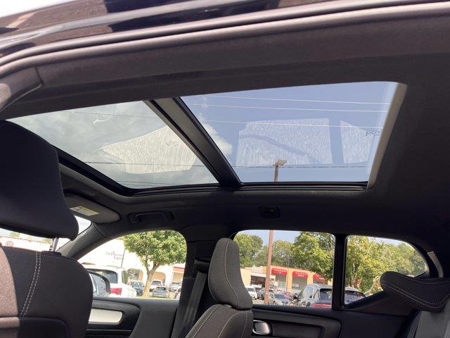 2025 Volvo XC40 - $29,299