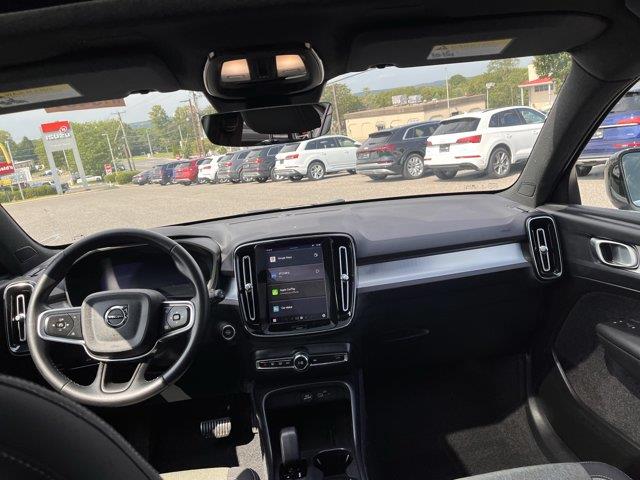 2025 Volvo XC40 - $29,299