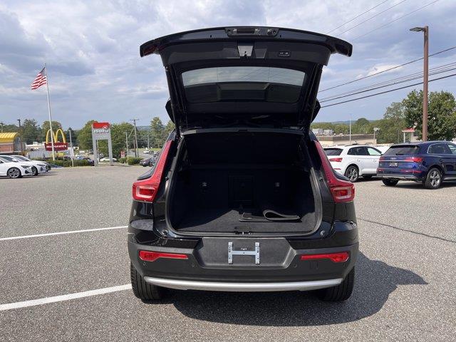 2025 Volvo XC40 - $29,299
