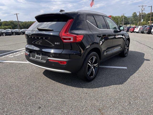 2025 Volvo XC40 - $29,299