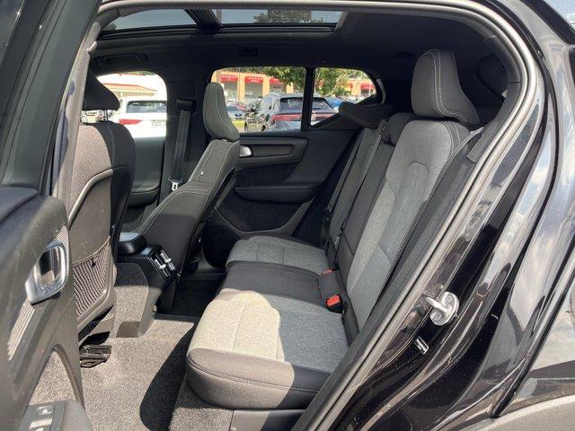 2025 Volvo XC40 - $29,299