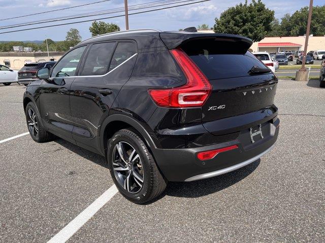 2025 Volvo XC40 - $29,299