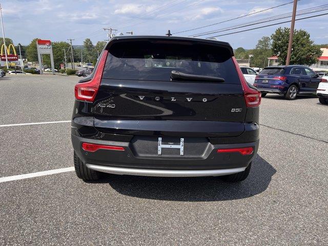 2025 Volvo XC40 - $29,299