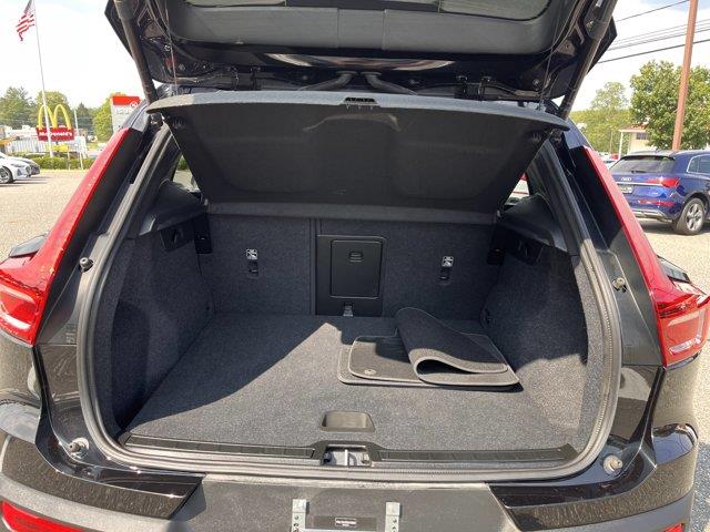 2025 Volvo XC40 - $29,299