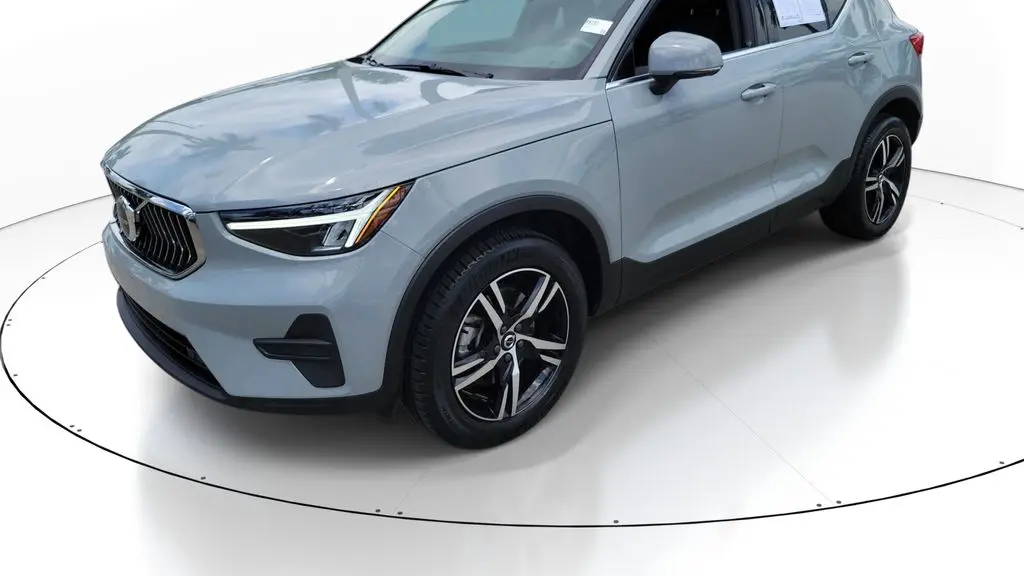 2025 Volvo XC40 B5 Core Bright Theme