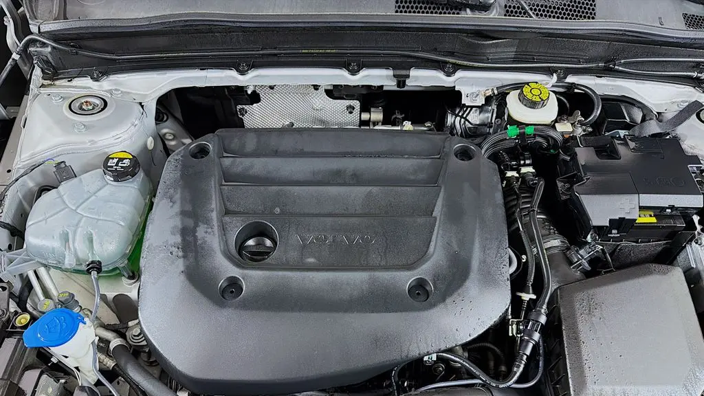 2025 Volvo XC40 B5 Core Bright Theme