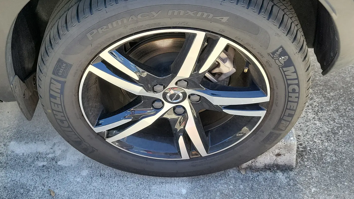 2025 Volvo XC40 B5 Core Bright Theme