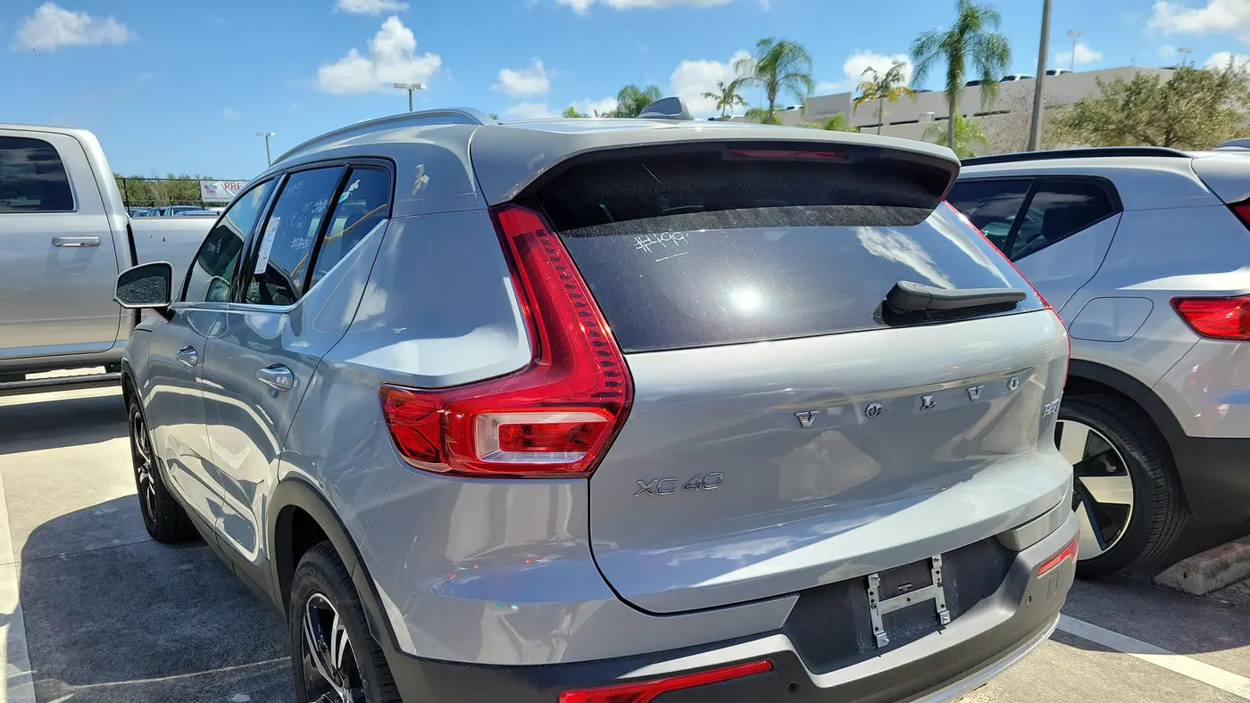 2025 Volvo XC40 B5 Core Bright Theme