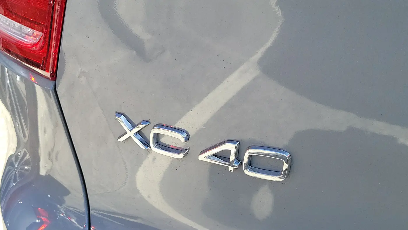 2025 Volvo XC40 B5 Core Bright Theme
