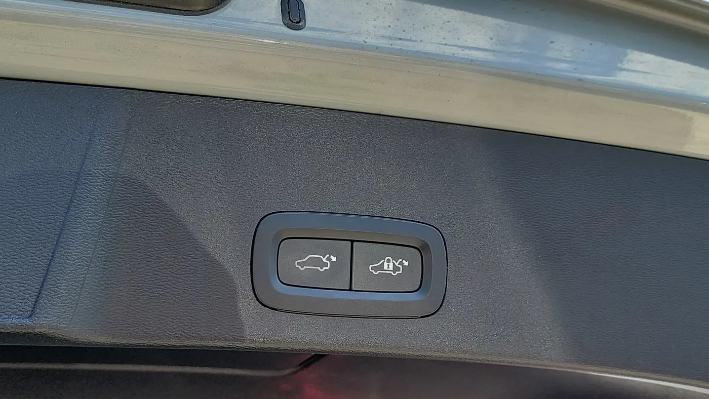 2025 Volvo XC40 B5 Core Bright Theme
